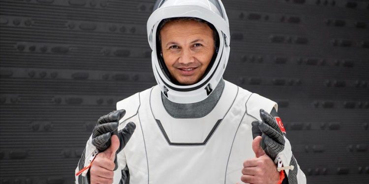 Alper Gezeravcı, güne yeni deneylerle başladı