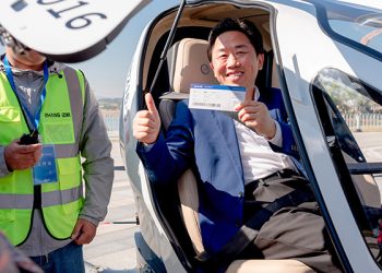 Çinli pilotsuz hava taksi EHang ilk ticari yolcusunu uçurdu