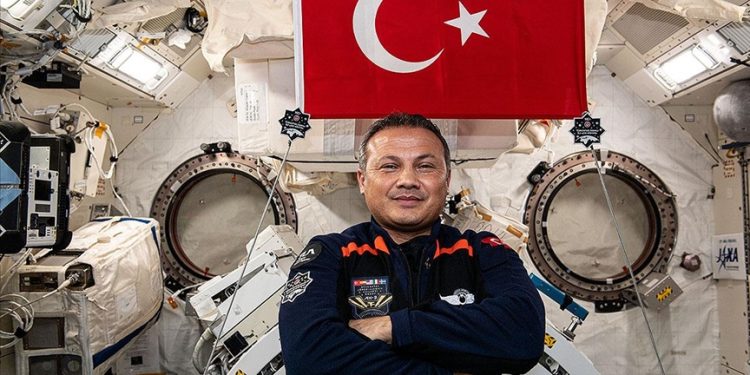 Astronot Gezeravcı, uzayda bağışıklık sistemini araştırıyor