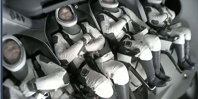 Alper Gezeravcı uzay yolculuğunu tamamladı!