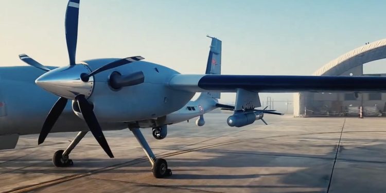 Bayraktar AKINCI, ASELSAN kamerasıyla 12’den vurdu