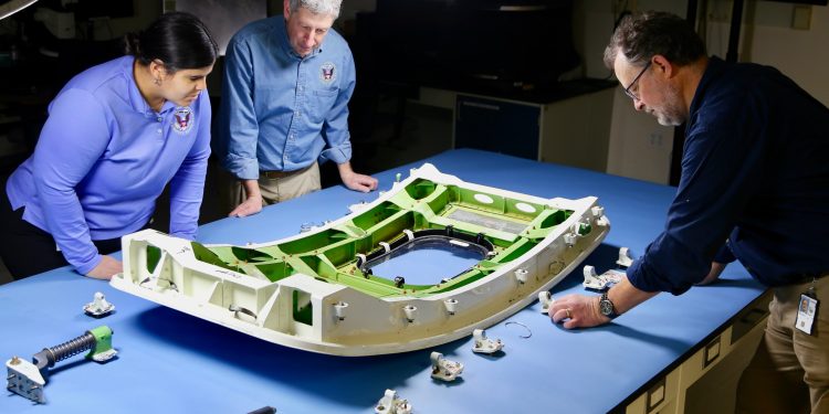 Boeing uçağının kapısı havada neden patladı?