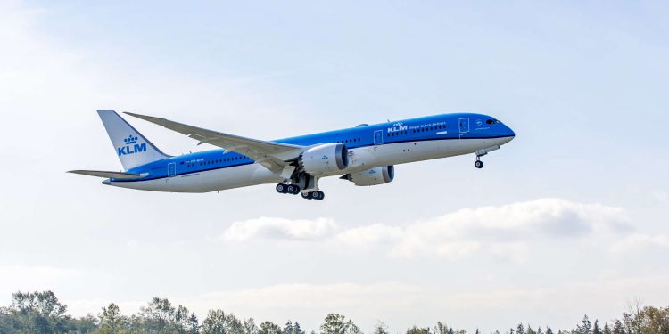 Bozulan tuvalet uçağı geri döndürdü