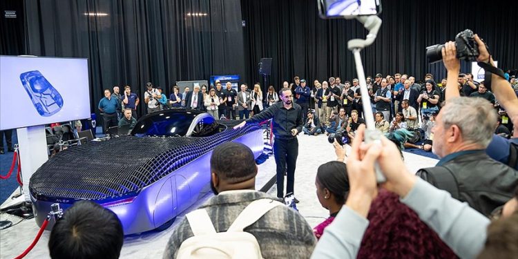 Alef “uçan araba” hayalini gerçekleştirmek için güç topluyor