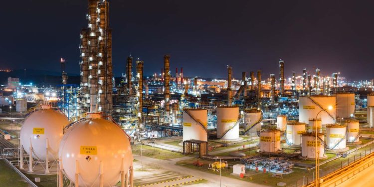 SOCAR’ın yatırımları neden aksıyor?