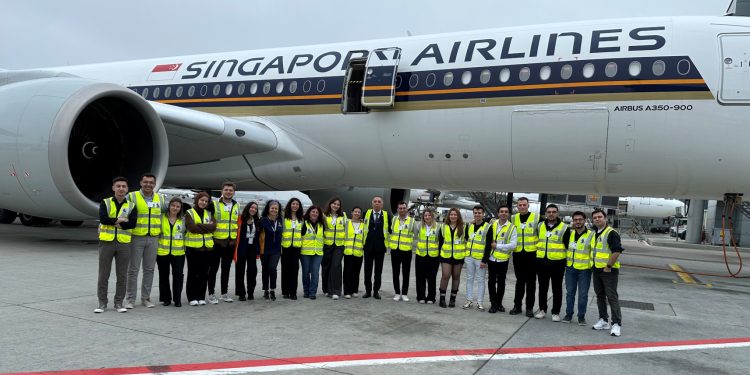 Havacılık öğrencileri Singapore Airlines’ın operasyon sürecini deneyimledi
