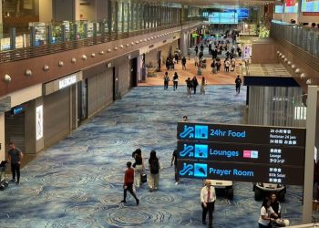 Havalimanında zemin halı olunca…