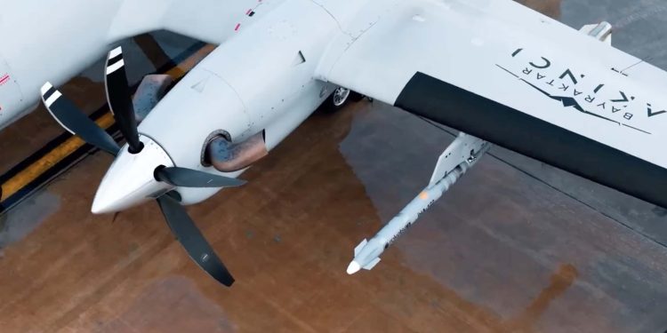 AKINCI’dan İHA-122 füzesi ile süpersonik atış