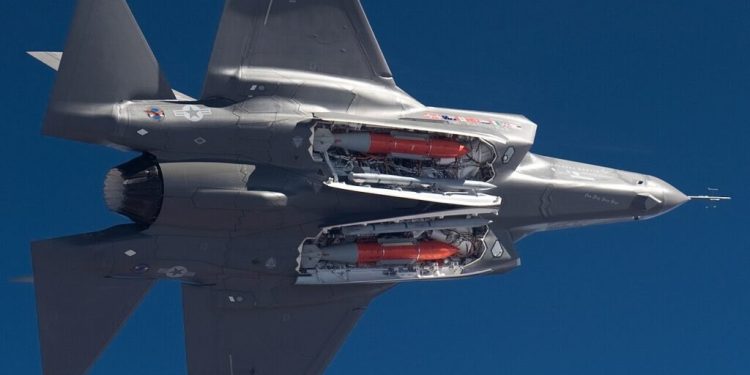 F-35’lere nükleer bomba sertifikası!