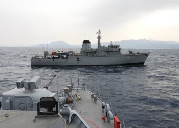 Türk ve Yunan donanmaları Ege’de bir arada