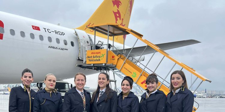 Pegasus’tan özel uçuş: ‘Cumhuriyet’in kokpiti ve kabini kadınlardan oluştu