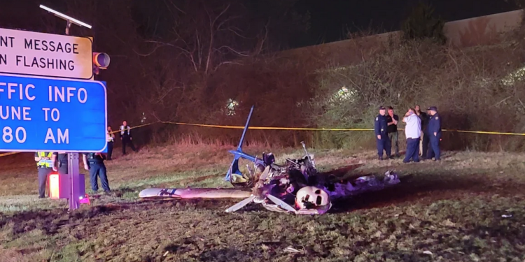 ABD’de küçük uçak otoyol yakınına düştü: 5 ölü