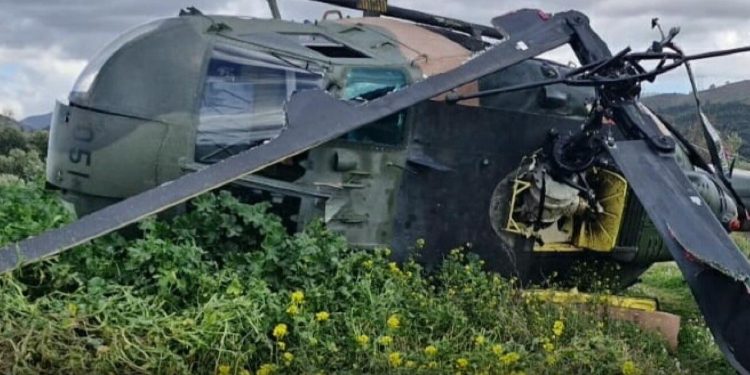 İzmir’de askeri helikopter zorunlu iniş yaptı