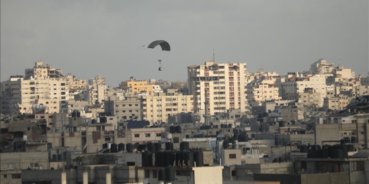 Mısır ve BAE’den Gazze’ye 7’nci havadan yardım