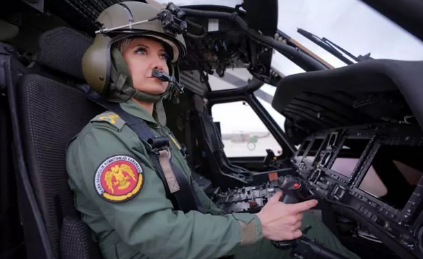 Kadın askeri pilotlar yeni ufuklara uçuyor!