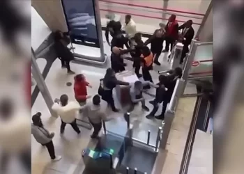 Paris’te PKK yandaşları havalimanını birbirine kattı