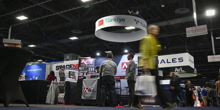 Türk firmaları dünyanın en büyük uydu fuarında