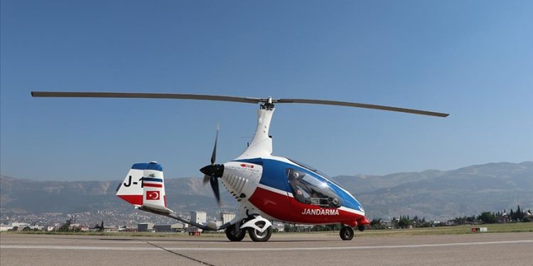 Jandarma cayrokopterle devriye görevi yapıyor