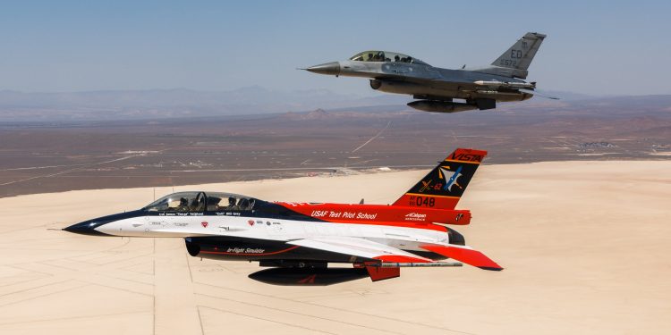 ABD’li Bakan yapay zekalı F-16 ile it dalaşına girdi!