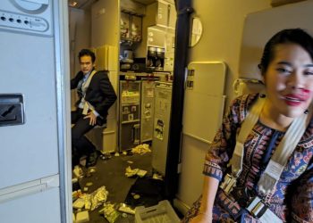 Uçak türbülansa girdi! 1 ölü, 30 yaralı