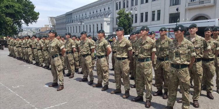 İngiltere’de zorunlu askerlik geri dönüyor