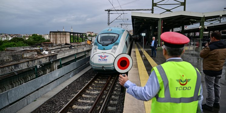 İstanbul-Sivas direkt yüksek hızlı tren seferleri başladı