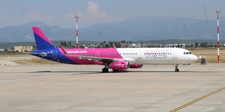 İzmir Adnan Menderes’ten Bükreş uçuşları başladı