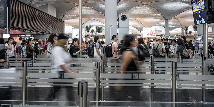 İstanbul’daki havalimanlarında bayram yoğunluğu