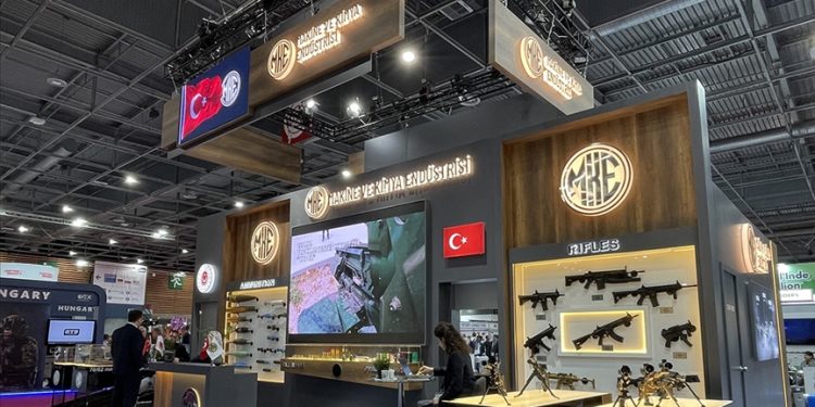 MKE, TSK envanterindeki 100 ürününü Paris’te tanıtıyor