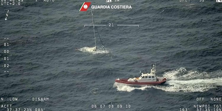 Akdeniz’de göçmen faciası: 50 kayıp