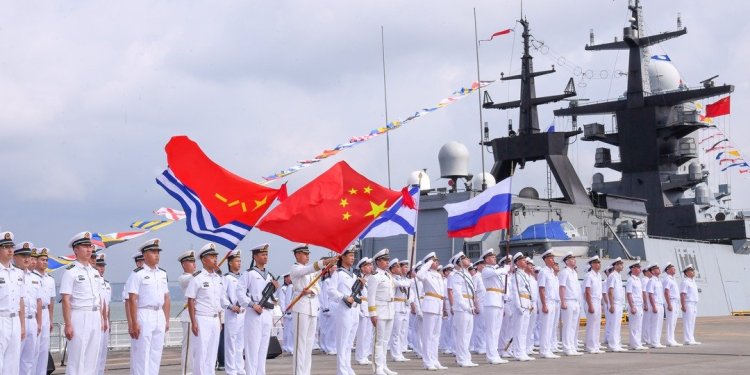 Çin ve Rusya ortak tatbikata başladı