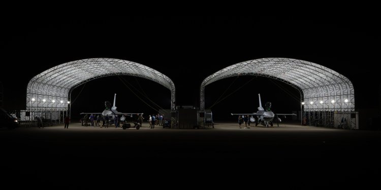 Slovakya’ya ilk F-16’lar teslim edildi