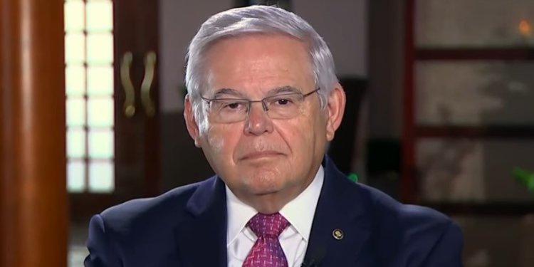 Türkiye’ye F-16 satışını engelleyen Senatör Menendez rüşvetten istifa etti