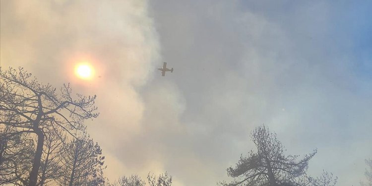 İzmir’deki yangına 9 hava aracı müdahale ediyor