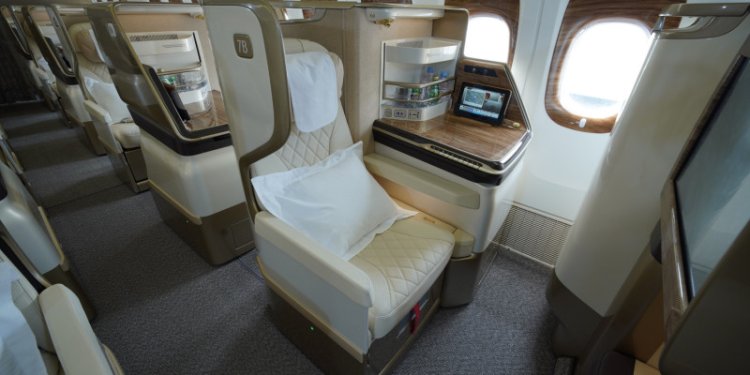 Emirates, yenilenmiş Boeing 777’lerle yeni rotalarını duyurdu