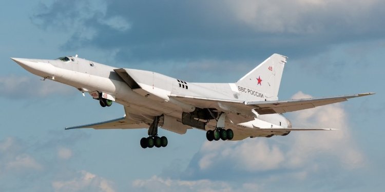 Rusya’da Tu-22M3 bombardıman uçağı düştü