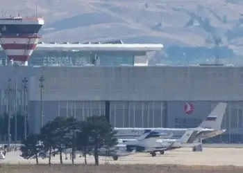 Ankara’ya 7 uçak indi, 26 rehine takas edildi