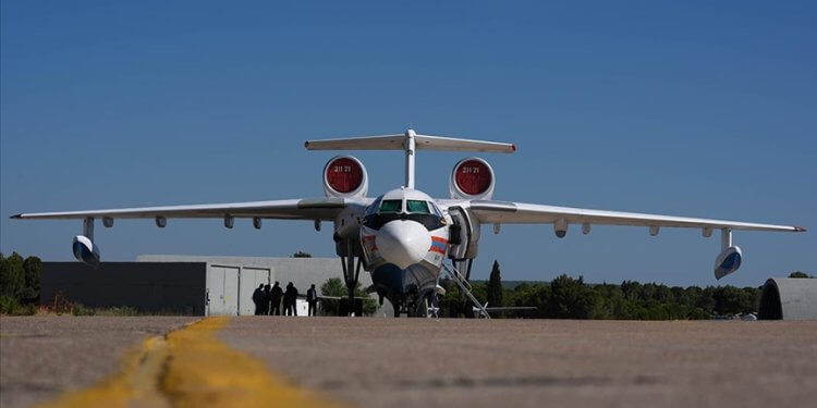 Yangın filosuna Rus Beriev Be-200 amfibi uçak katıldı