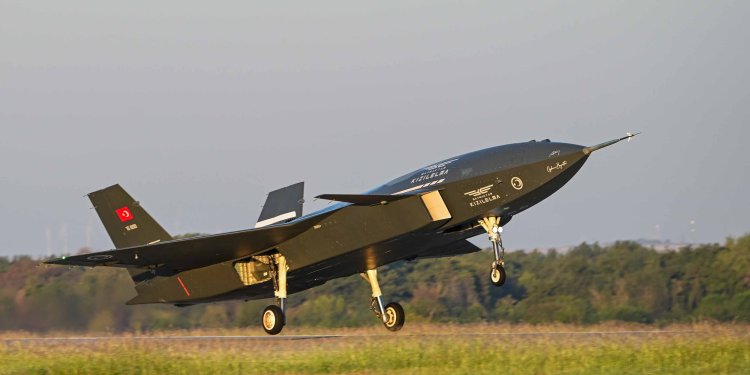 KIZILELMA PT-3 gökyüzünde ilk testini geçti!