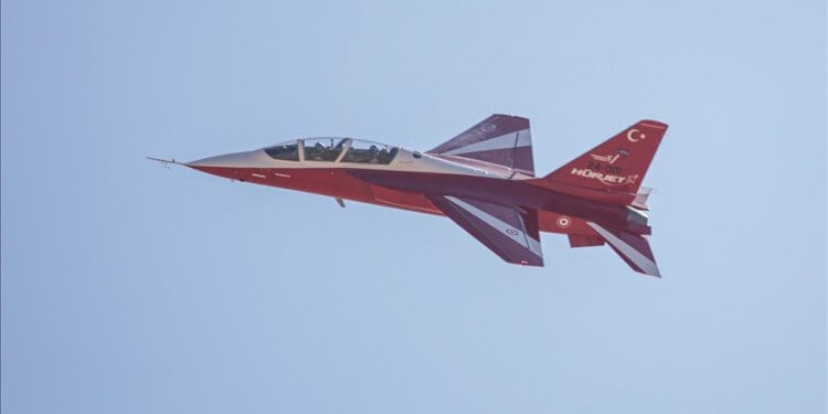 Yerli jet eğitim uçağı HÜRJET Mısır’da gösteri uçuşu yaptı