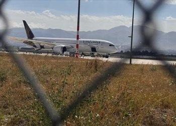 Bomba ihbarı nedeniyle Erzurum’a inen uçak Hindistan’a gitti