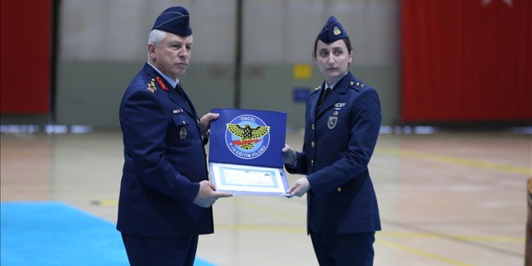 Balıkesir’de F-16 pilotları mezun oldu