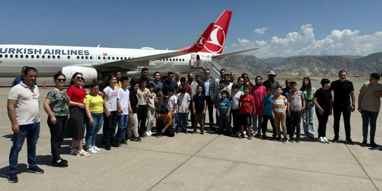 Cizreli öğrenciler Şerafettin Elçi Havalimanı’nı gezdi