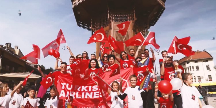 THY’den Türk bayrağı temalı 29 Ekim kutlaması