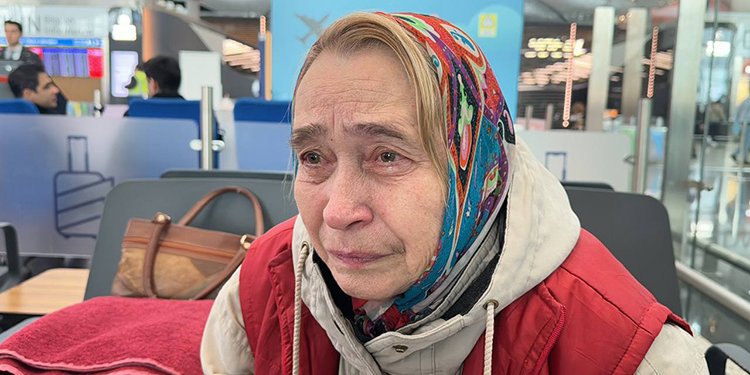 70 yaşındaki kadın 40 gündür havalimanında mahsur