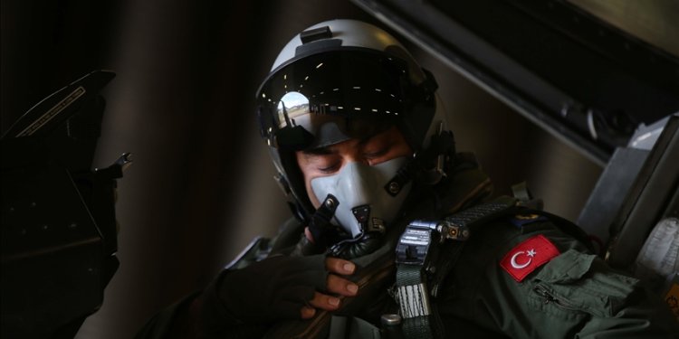 Gök vatanın “kartalları” yeni yıla nöbette girdi