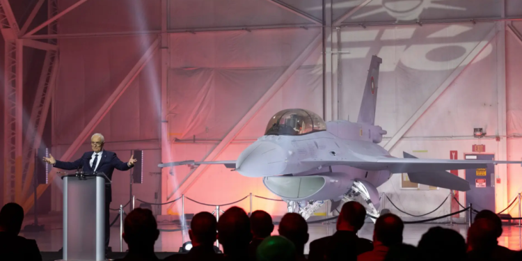 Bulgaristan ilk F-16 Block 70’i teslim aldı