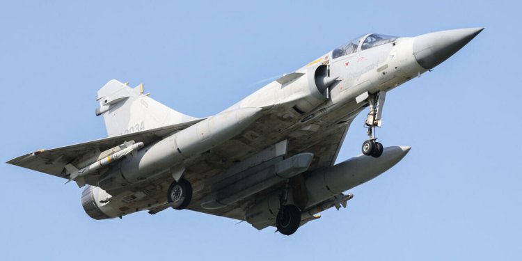 Fransa’dan Ukrayna’ya ilk Mirage 2000-5 teslimatı
