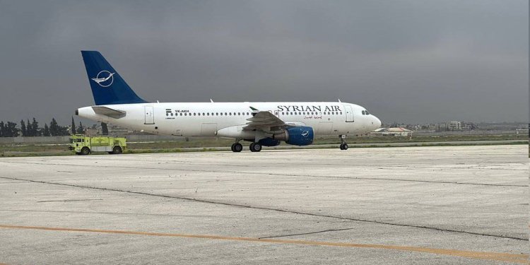 Halep Havalimanı 3 ay sonra açıldı