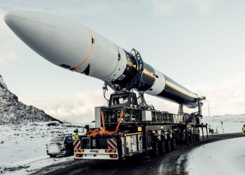 Alman roketi testte gökyüzünde patladı